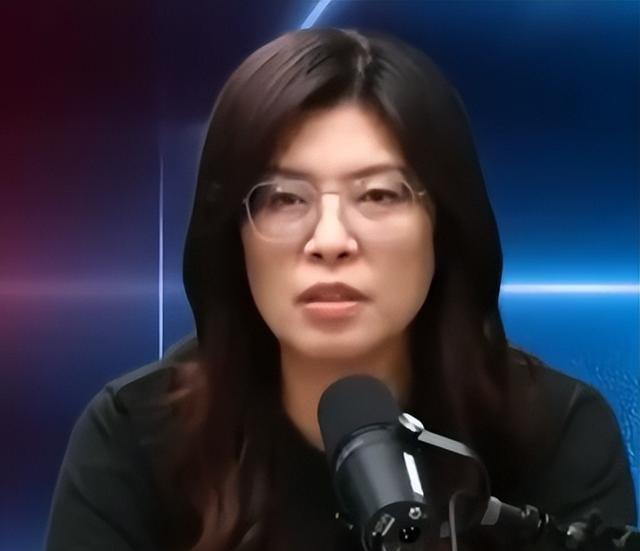 郑丽文在台上怒斥台独，震撼两岸关系，变阵成为“敌人”引发热议