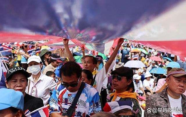 泰国钦那瓦家族能否摆脱下台魔咒 军方态度成关键