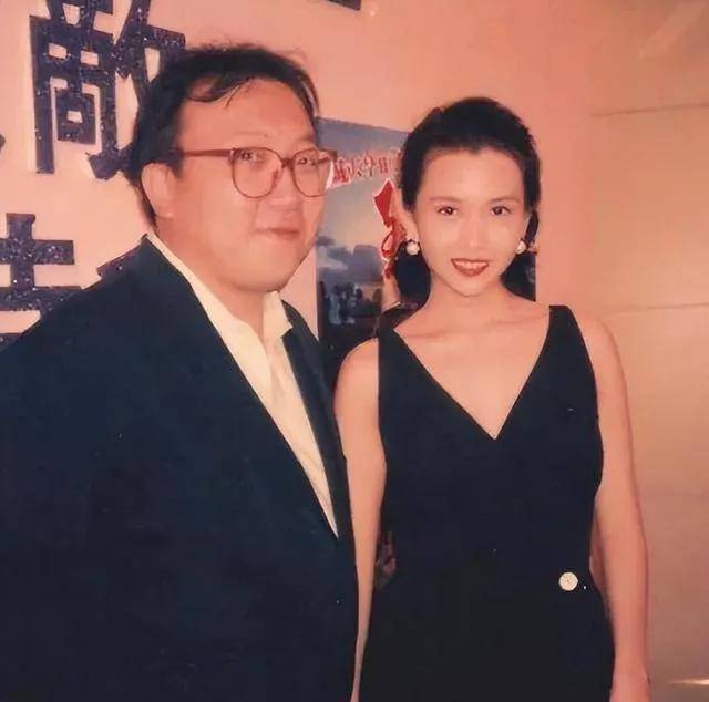 导演王晶给妻子庆生 低调夫人终获浪漫表白