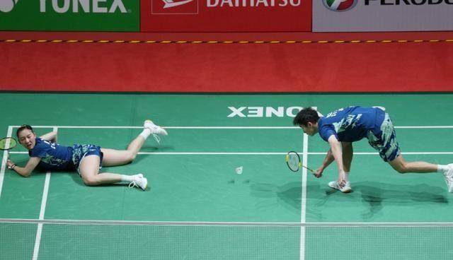 拒重蹈世界第1覆辙!蒋振邦/魏雅欣2-1逆风翻盘,晋级世锦赛16强 年轻组合展现韧性