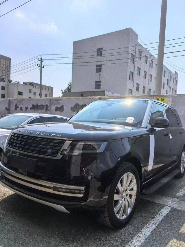男子165萬(wàn)買路虎提車當(dāng)天“趴窩”