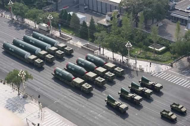 中國(guó)閱兵新裝備讓外媒“大吃一驚” 比西方更先進(jìn)