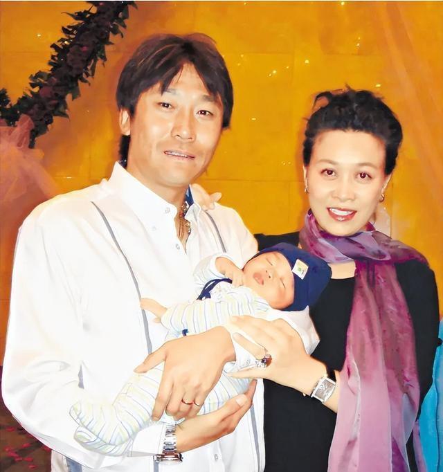 考古那英坎坷情史，从高峰到孟桐，为何从未有人去善待她？丨贵圈往事