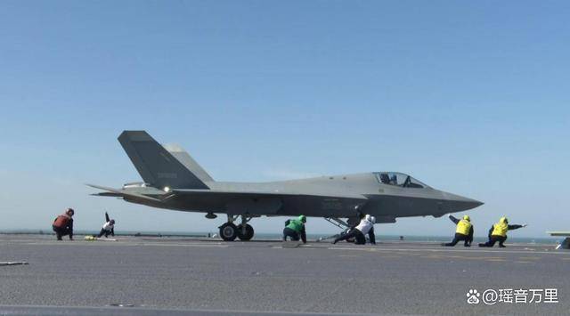 福建舰三连弹领先美国创造两个记录 电磁技术惊艳亮相