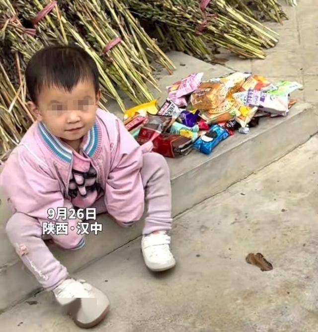 父亲回应女儿被军训大学生投喂零食 暖心邂逅成特殊生日礼物