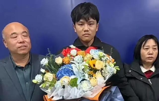 解爸爸在解清帅婚礼上嚎啕大哭 25年的泪与喜