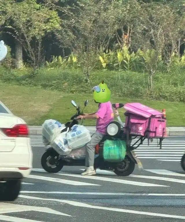 山姆配送员发声 电动车超载隐患引关注