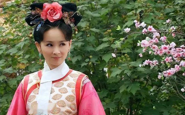 邓莎老公路行辞职 经济压力或成主因