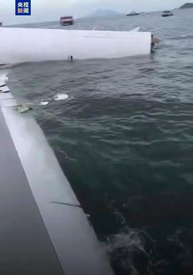 飞机坠海遇难2人系地勤人员 货机降落冲出跑道