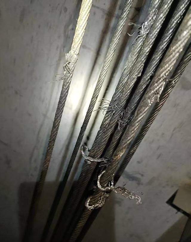 呼和浩特一小区23部电梯钢绳遭破坏 恶意切割引发安全担忧