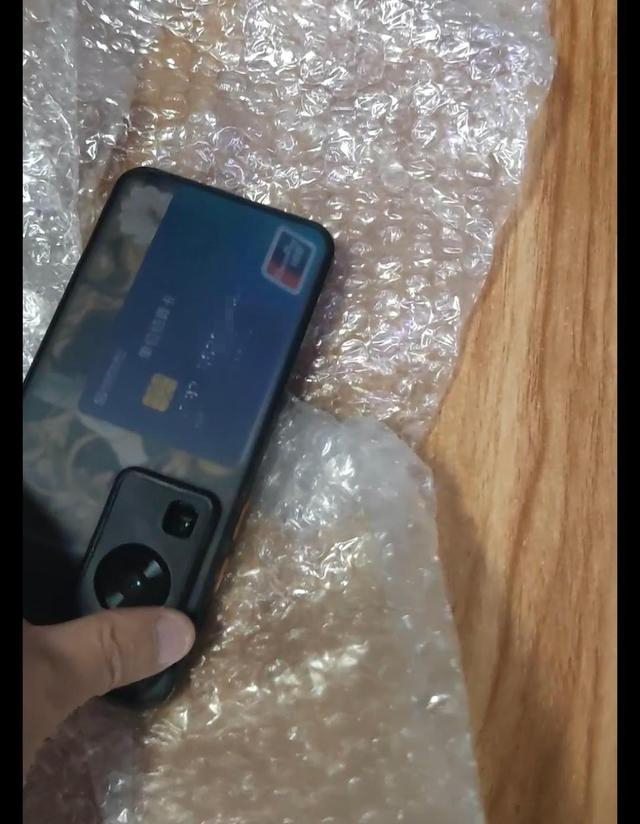 司机因口角将乘客手机交300km外警局 沟通不畅引发“闹剧”