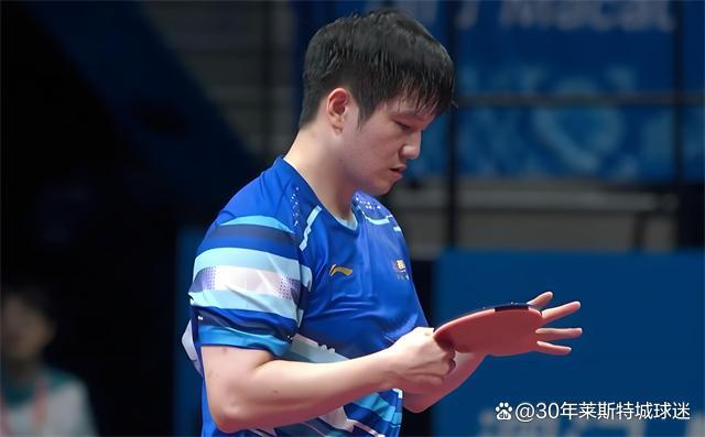 樊振东王楚钦把球打坏了