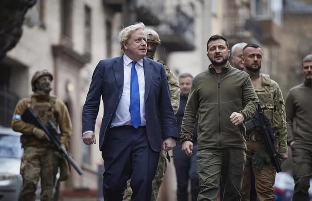 从乌变化大局看泽连斯基有“几宗罪” 决策失误引危机