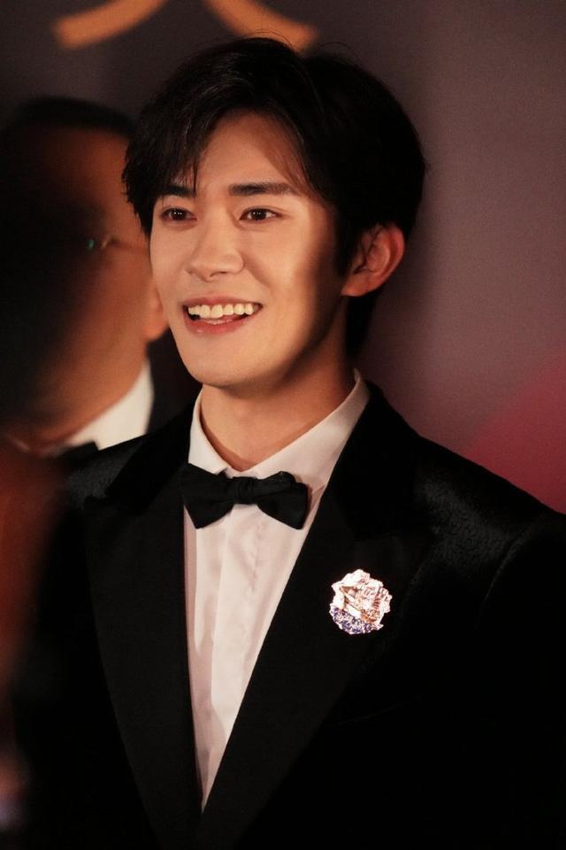 易烊千玺强制让C 《狂野期间》咬脖名形状引爆全网