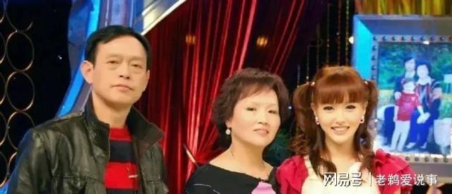 唐嫣父亲参加罗晋父亲葬礼 亲家情深共度难关