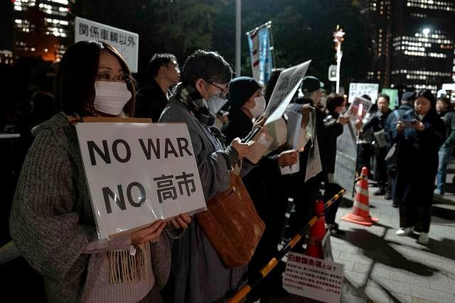 东京民众抗议称因高市才有事 街头怒火高涨