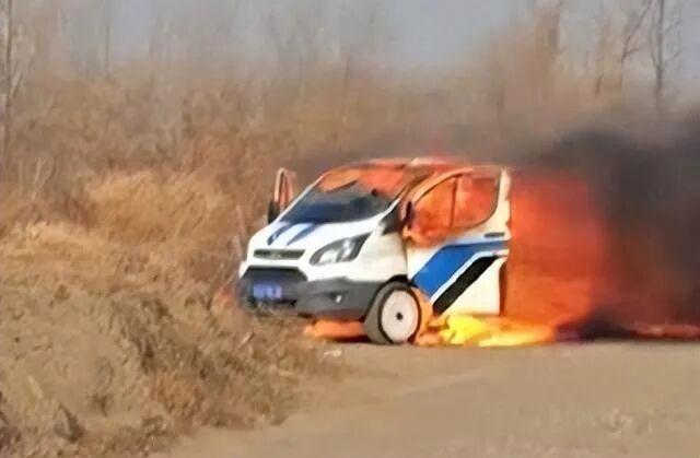 男子回应野外烧纸烧掉一辆真车 寒衣节祭祀需谨慎防火