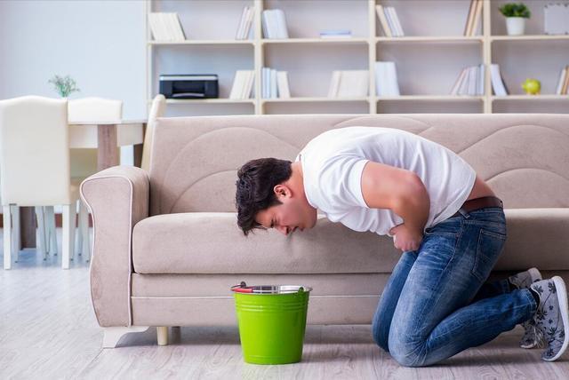 普通發(fā)熱不建議自行服用奧司他韋 醫(yī)生：服用奧司他韋的人，身體出現(xiàn)4種癥狀必須停藥