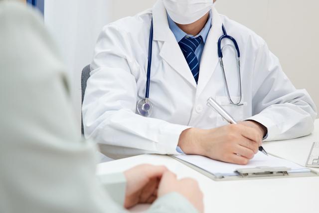 普通发热不建议自行服用奥司他韦 医生：服用奥司他韦的人，身体出现4种症状必须停药