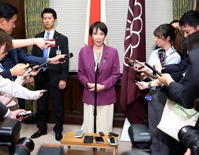 上千人围堵日本首相官邸,石破茂为高市早苗找补:她只是过过嘴瘾