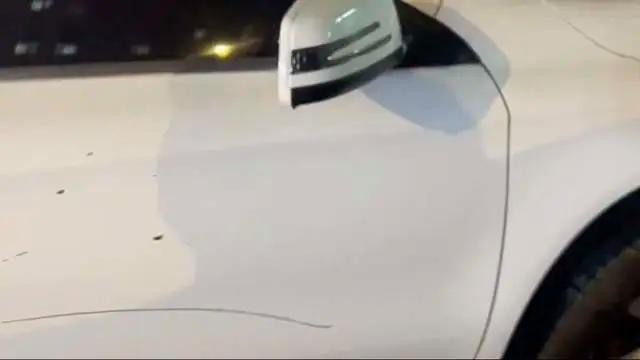 女子奔驰停商场附近3天遭破坏 车主无奈报警