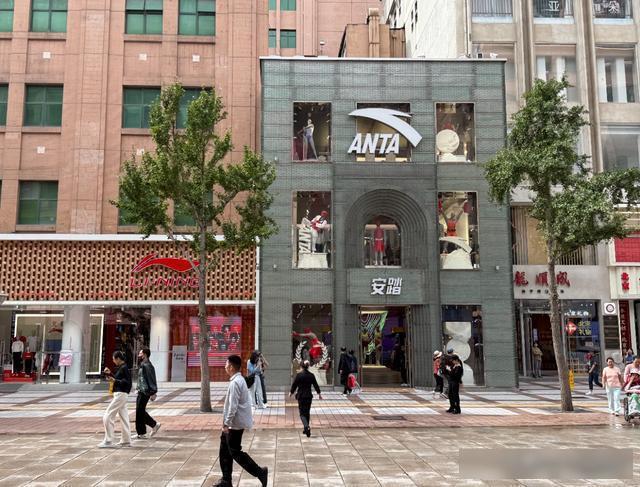 安踏集團(tuán)旗下“現(xiàn)金?！边€牛嗎 服務(wù)爭(zhēng)議與業(yè)績(jī)挑戰(zhàn)并存