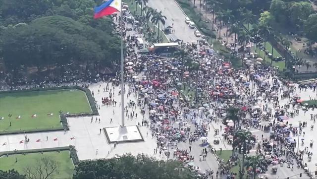 學(xué)者:菲律賓兩股勢力準(zhǔn)備奪權(quán) 抗議背后的政治博弈