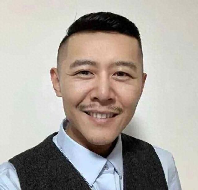 大冰回应“黄金左脸”：曾被打聋右耳