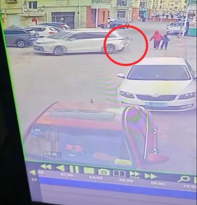 一地发生倒车事故致人死亡 法院工作人员肇事