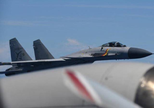 日本炒作殲-15對日F-15“雷達(dá)照射” 日方緊急召開記者會