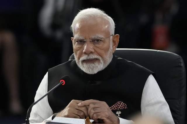 特朗普厕所门口受访被人推门撞到 美印博弈升级