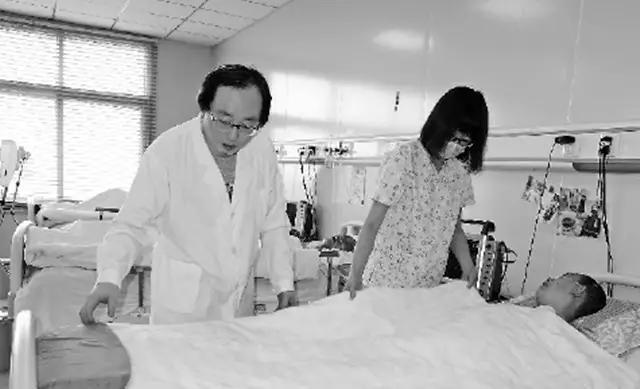 住院7年半無(wú)名男子已用醫(yī)療救助金 誰(shuí)來(lái)接住他？