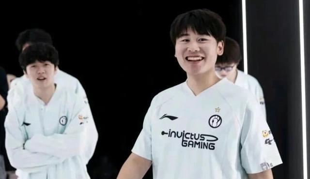 BLGvsLNG德杯G1：Viper强势加盟BLG首秀！XUN野区单杀带起节奏！ BLG首秀备受期待