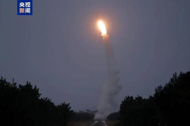 朝鲜战略导弹核潜艇为何围壳巨大 独特设计引发热议