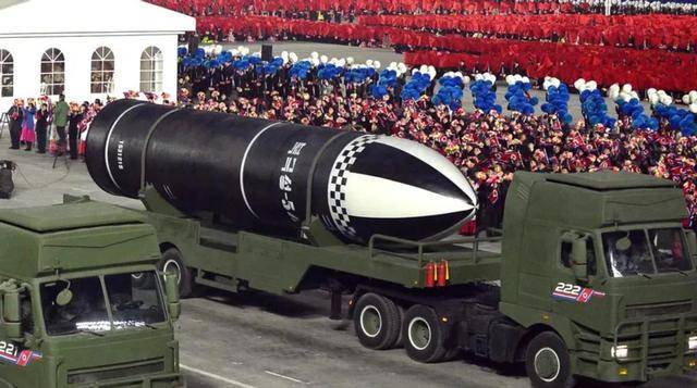 朝鲜战略导弹核潜艇为何围壳巨大 独特设计引发热议