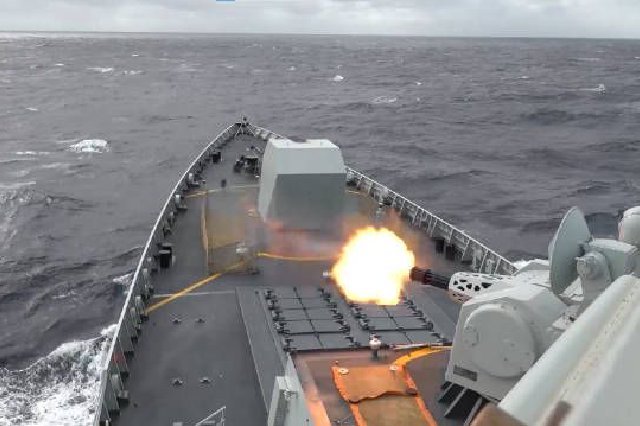 解放军位台岛以东海空域演练视频曝光 检验海空协同能力