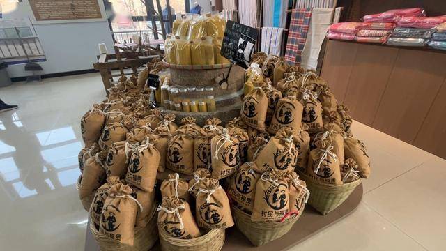 李福贵实体店每样商品都标收购价 助农增收新尝试