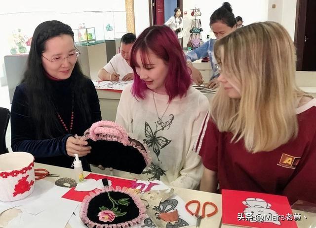 为何越来越多外国人赴华看病 医疗性价比吸引欧美患者