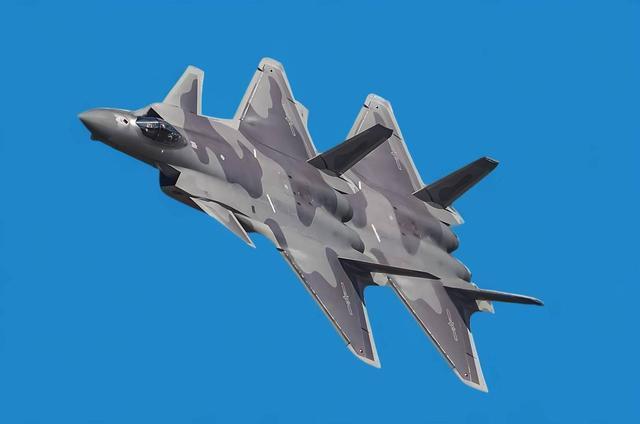 海军052D型导弹驱逐舰又上新 凌晨3点压向台舰