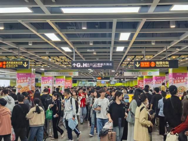 广州地铁单日客流创下全国新纪录