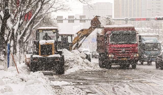 威海“全民清雪”模式开启！万人“清雪军团”上线