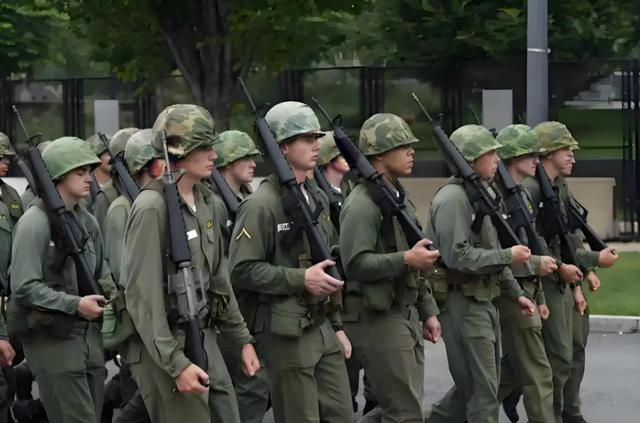 印度阅兵再次上演摩托车叠罗汉，其中不乏看点和槽点