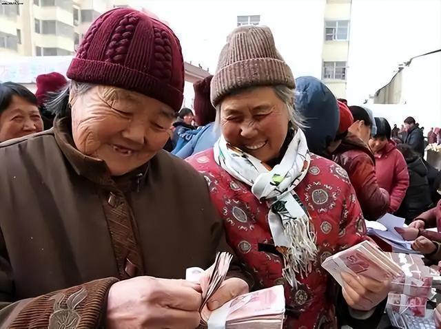 退休后的老年人该不该存钱 攒钱与花钱的深层焦虑