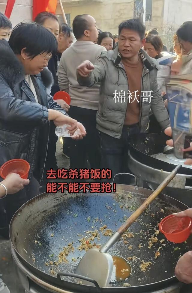 当地否认江西杀猪宴抢饭掀桌子 盲目跟风引发混乱