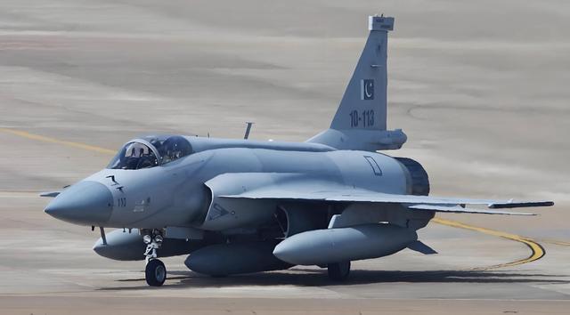 如何看待“枭龙”战机被抢购 舆论与现实的交织