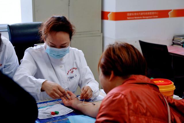 武汉一医院挂一个号能看多种慢性病 一站式解决患者困扰