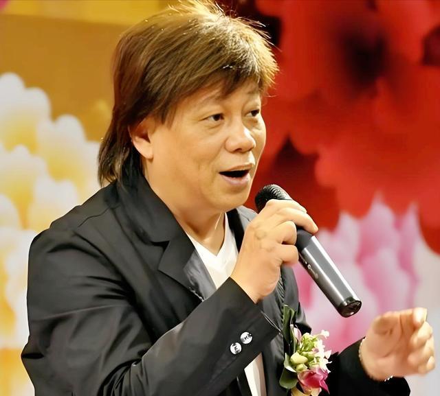 火云邪神梁小龙物化,前一天晚上还在和一又友吃饭唱歌! 据说一世谢幕