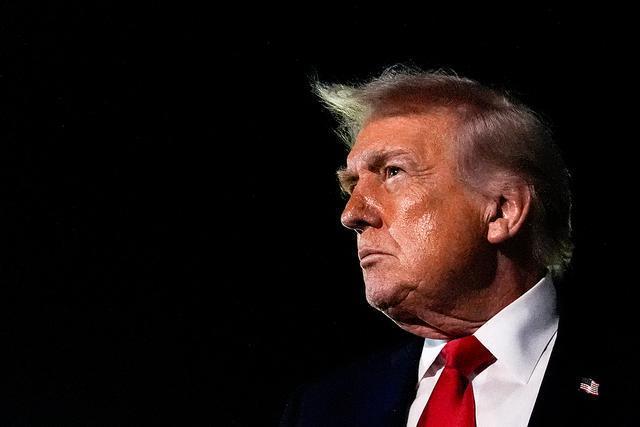 特朗普重返白宫一周年得意忘形，24小时内美国连遭六大噩耗 狂野的一年内外交困