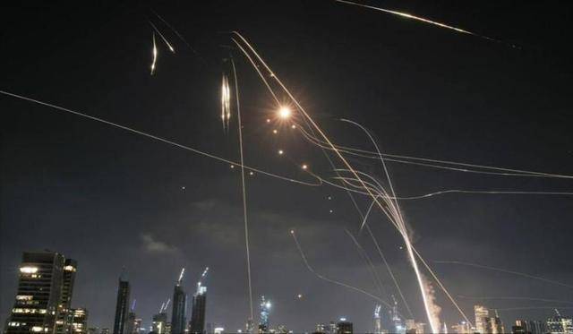 第16波打击来了 美航母开始后撤 中东局势扑朔迷离