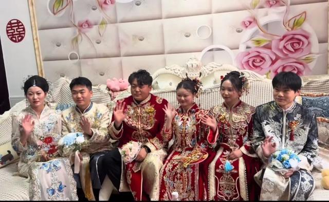 三胞胎兄弟同一天办婚礼 共享人生喜悦时刻